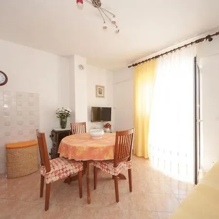 Mira - One Bedroom With Balcony A2 * Splitska