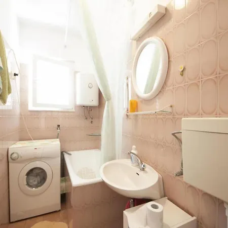 Διαμέρισμα Mira - One Bedroom With Balcony A2 *